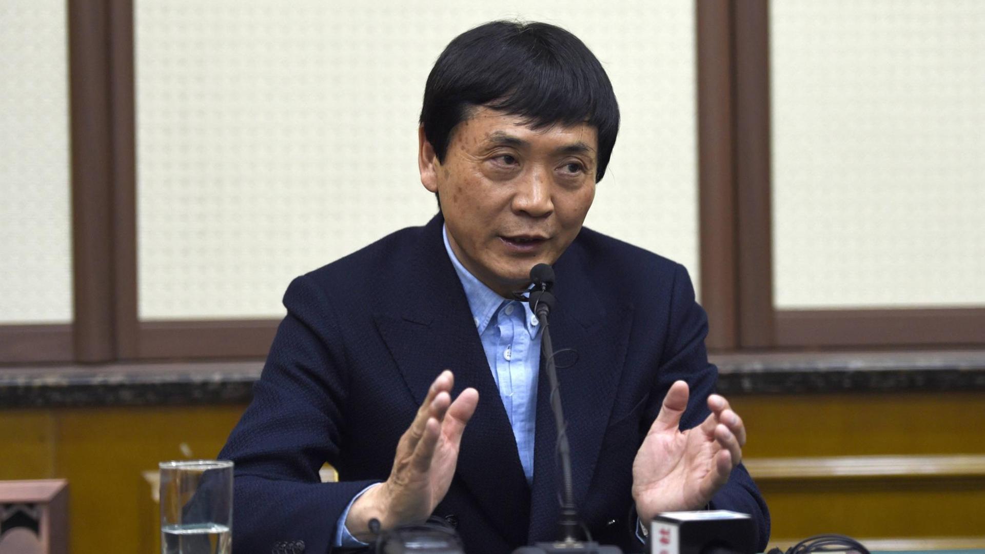 Cao Wenxuan bei einer Pressekonferenz zur Verleihung des Christian Andersen-Preises an der Peking University in Peking am 11.04.2016. Cao Wenxuan bei einer Pressekonferenz zur Verleihung des Christian Andersen-Preises an der Peking University in Peking am 11.04.2016.