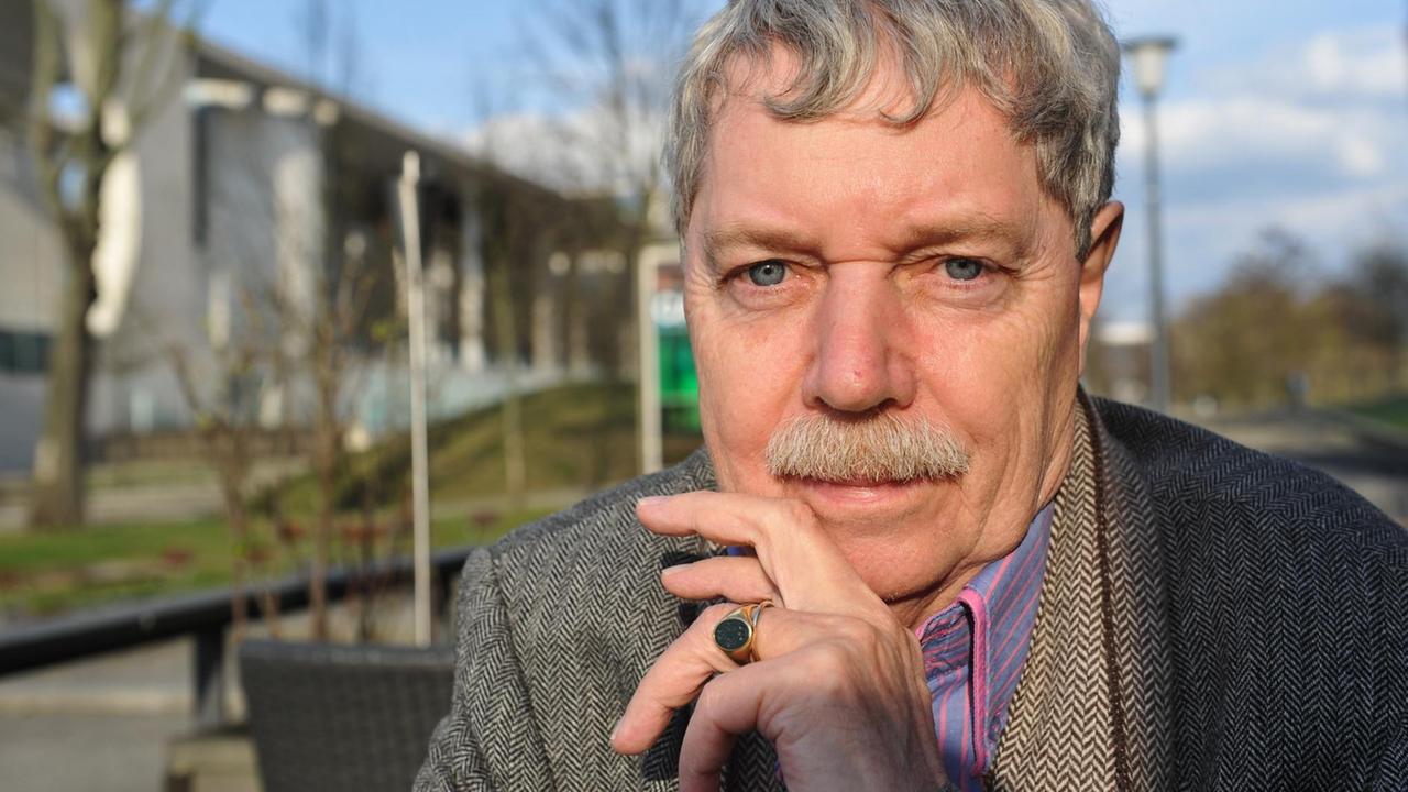 Porträt von Hans-Jörg Rheinberger. Molekularbiologe, Wissenschaftshistoriker und Philosoph, 2016. Porträt von Hans-Jörg Rheinberger. Molekularbiologe, Wissenschaftshistoriker und Philosoph, 2016.