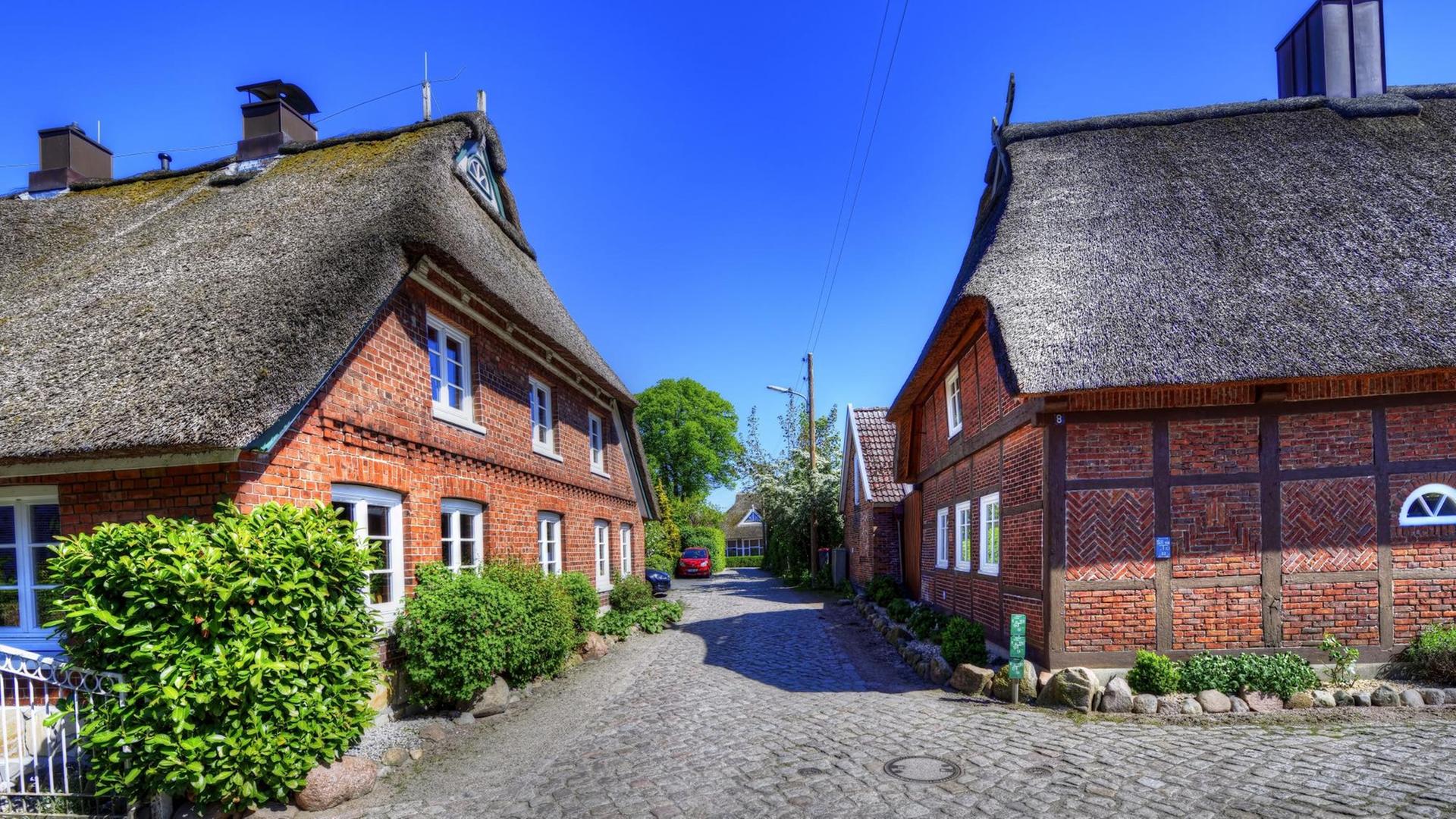 Fachwerkhäuser und Gassen im Stegelviertel in Neuengamme, Hamburg, Deutschland, Europa Fachwerkhäuser und Gassen im Stegelviertel in Neuengamme, Hamburg, Deutschland, Europa