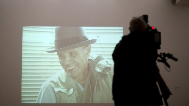 Ein Video von Joseph Beuys während der Ausstellung "Joseph Beuys: 8 Days in Japan and the Utopia Eurasia" am 7.10.2011 im Hamburger Bahnhof Museum in Berlin. Ein Video von Joseph Beuys während der Ausstellung "Joseph Beuys: 8 Days in Japan and the Utopia Eurasia" am 7.10.2011 im Hamburger Bahnhof Museum in Berlin.
