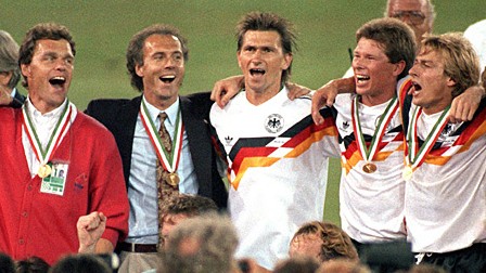 Nach dem WM-Finale Argentinien-Deutschland (0:1) in Rom am 8.7.1990 Nach dem WM-Finale Argentinien-Deutschland (0:1) in Rom am 8.7.1990
