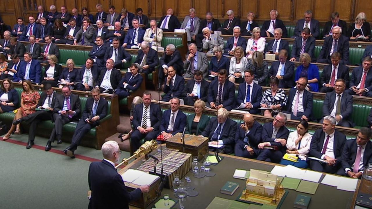 Das Foto zeigt Labour-Chef Corbyn im Unterhaus.