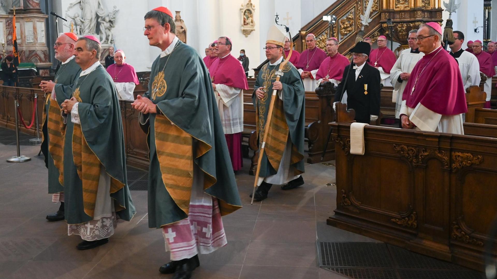 Kardinal Rainer Maria Woelki (3.v.l.) und andere Bischöfe bei ihrer Herbstvollversammlung Kardinal Rainer Maria Woelki (3.v.l.) und andere Bischöfe bei ihrer Herbstvollversammlung