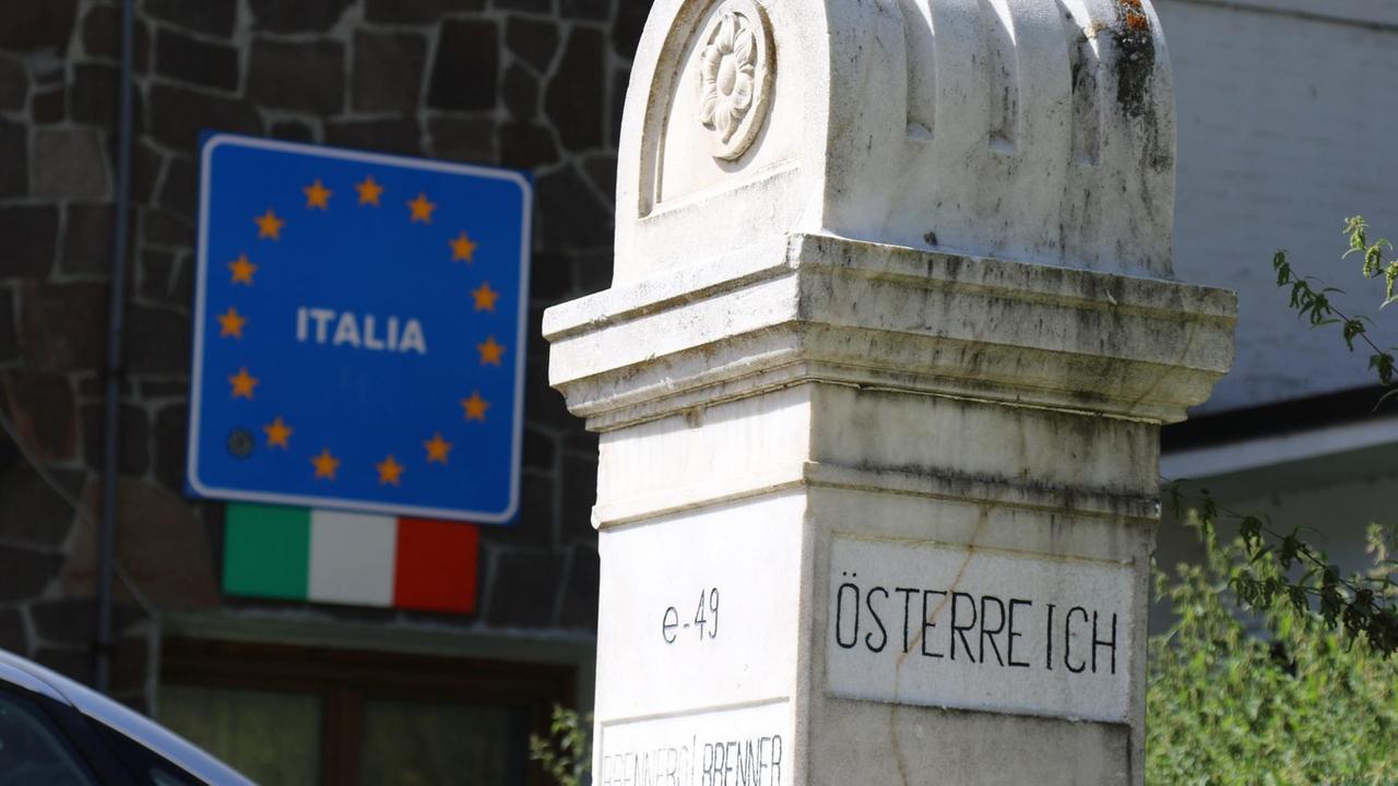 Der Brenner-Pass zwischen Österreich und Italien Der Brenner-Pass zwischen Österreich und Italien