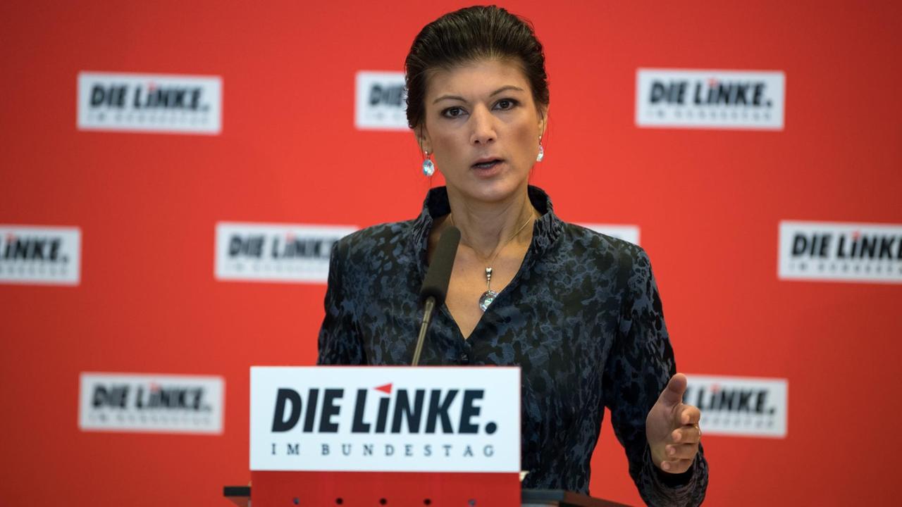 Sahra Wagenknecht bei einer Pressekonferenz nach dem Abbruch der Jamaika-Sondierungen. Sahra Wagenknecht bei einer Pressekonferenz nach dem Abbruch der Jamaika-Sondierungen.