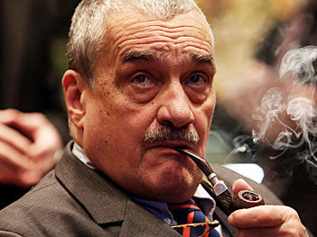 Tschechiens amtierender Außenminister Karel Schwarzenberg kandidiert für das Präsidentenamt Tschechiens amtierender Außenminister Karel Schwarzenberg kandidiert für das Präsidentenamt