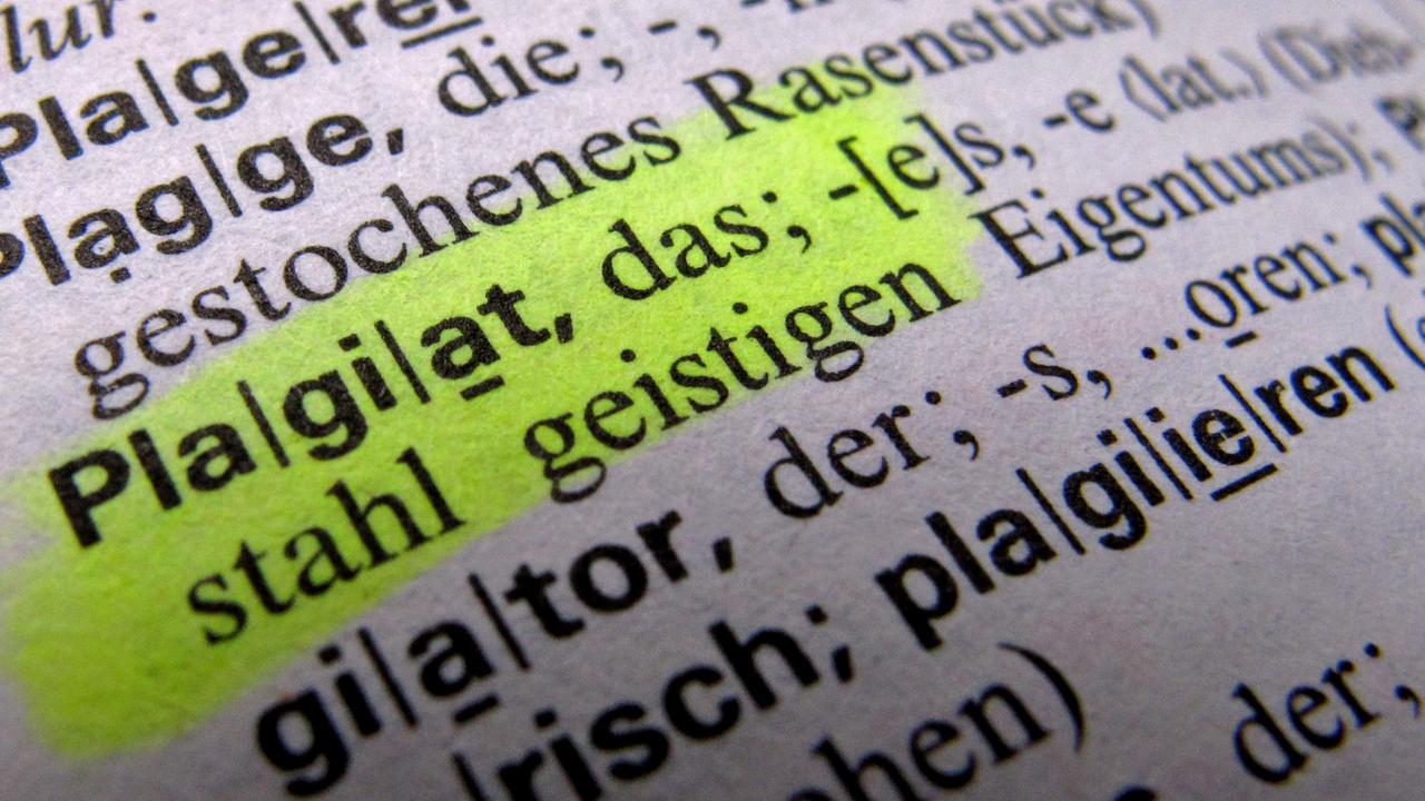 Das Wort "Plagiat" ist in einem Wörterbuch markiert.