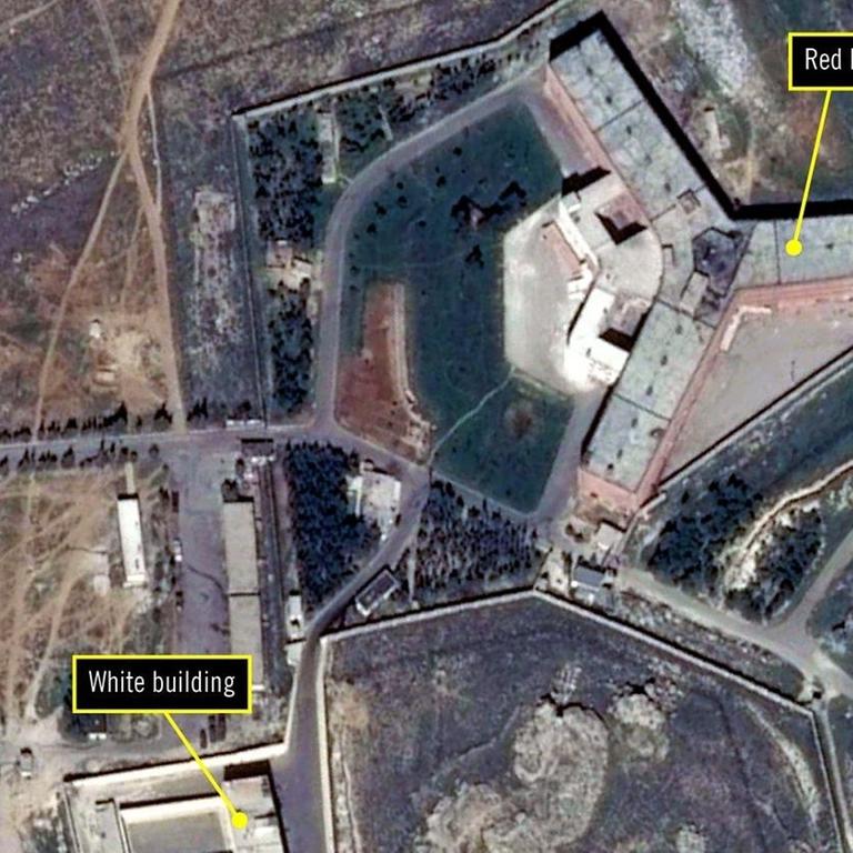 Ein Satellitenbild soll das syrische Militärgefängnis Saidnaya zeigen. Es liegt etwa 30 Kilometer von der Hauptstadt Damaskus entfernt. Hier soll Staatspräsident Assad ein Krematorium bauen lassen haben um ermordete Gefangen zu verbrennen. Foto: AFP