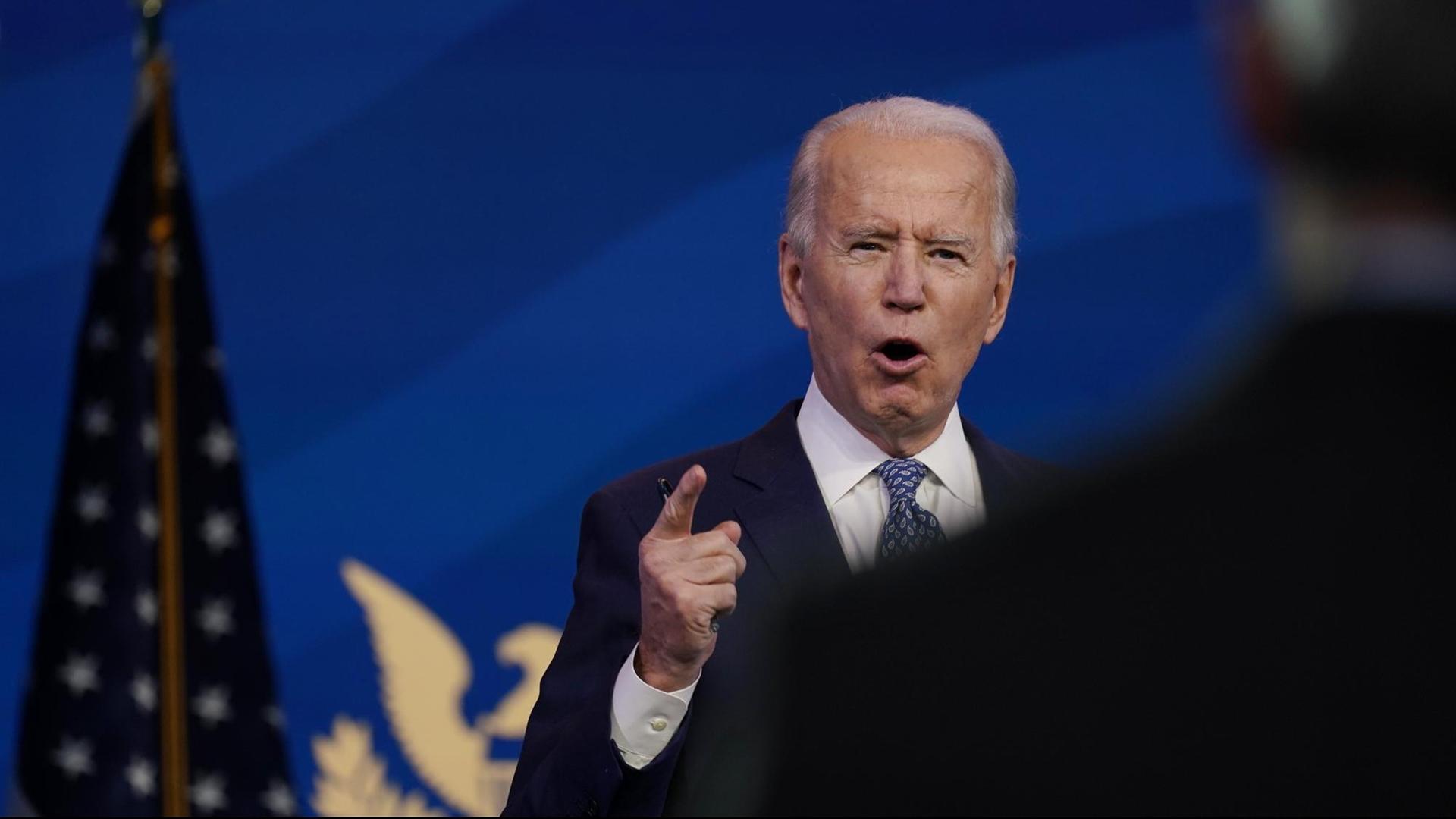 Der designierte 46. Präsident der Vereinigten Staaten Joe Biden am 22.12.2020 auf der Bühne des Queen Theater in Wilmington Der designierte 46. Präsident der Vereinigten Staaten Joe Biden am 22.12.2020 auf der Bühne des Queen Theater in Wilmington
