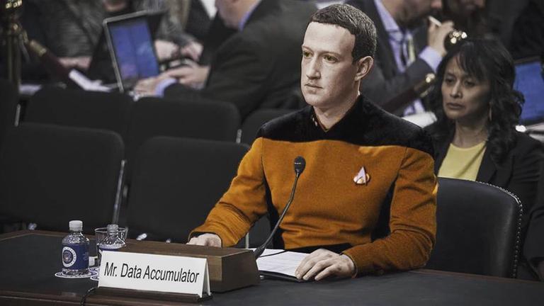 Eine Fotomontage zeigt Mark Zuckerberg als Star Trek Crew-Mitglied vor dem US-Kongress. Eine Fotomontage zeigt Mark Zuckerberg als Star Trek Crew-Mitglied vor dem US-Kongress.
