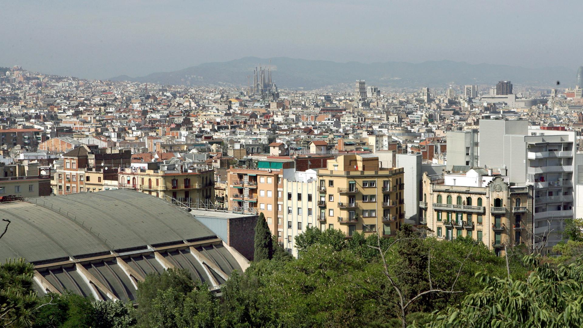 Blick über die Häuser der Innenstadt von Barcelona