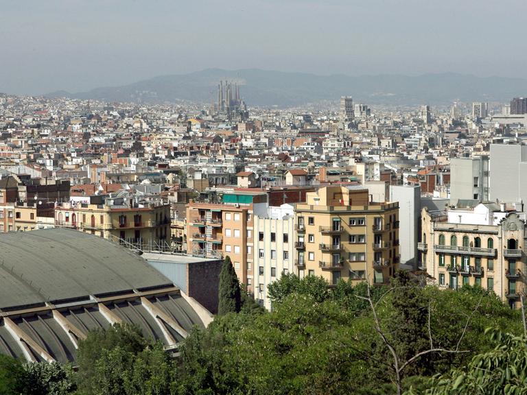 Blick über die Häuser der Innenstadt von Barcelona