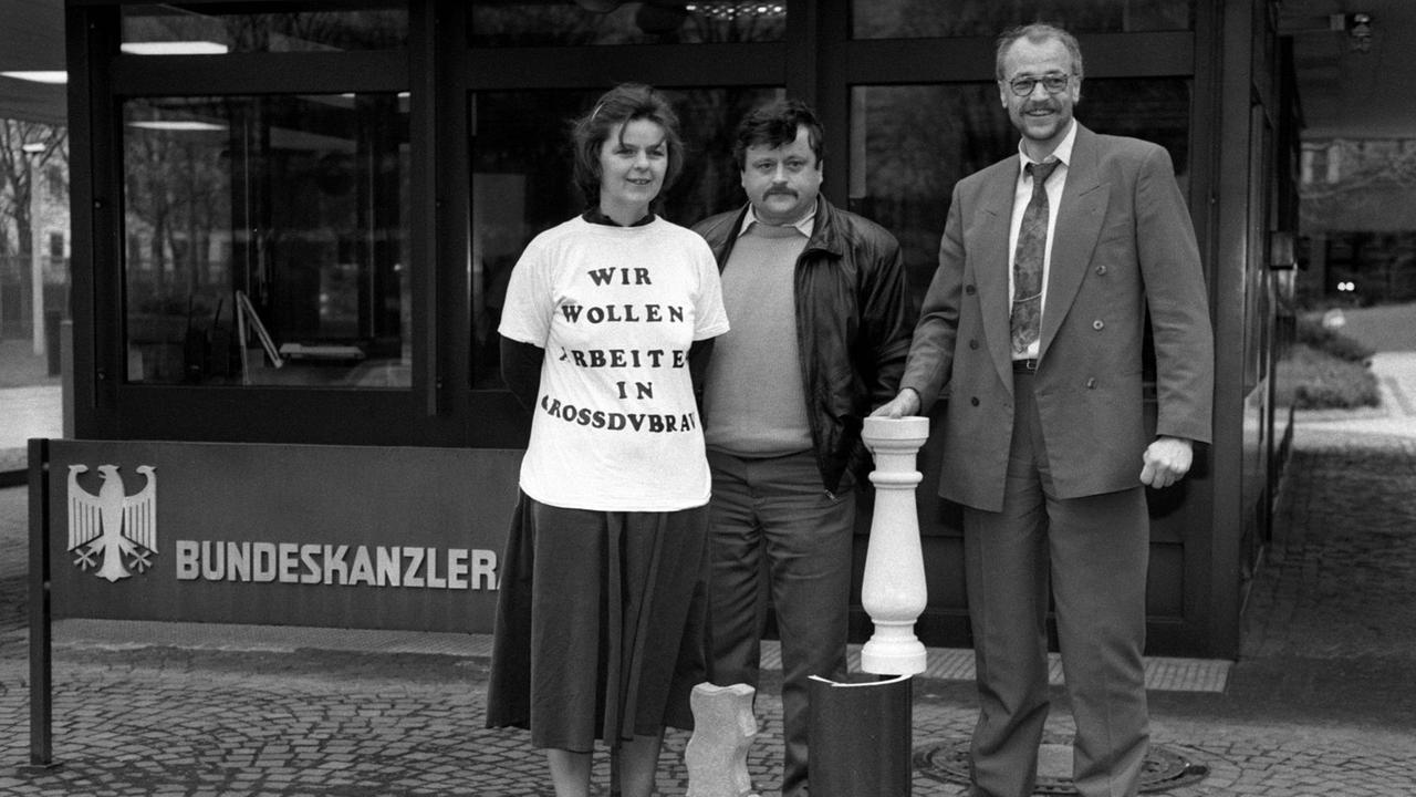 Protest von ehemaligen Mitarbeitern der Margarethenhütte in Großdubrau (Sachsen)  gegen die Politik der Treuhandanstalt 1992 vor dem Bundeskanzleramt in Bonn.