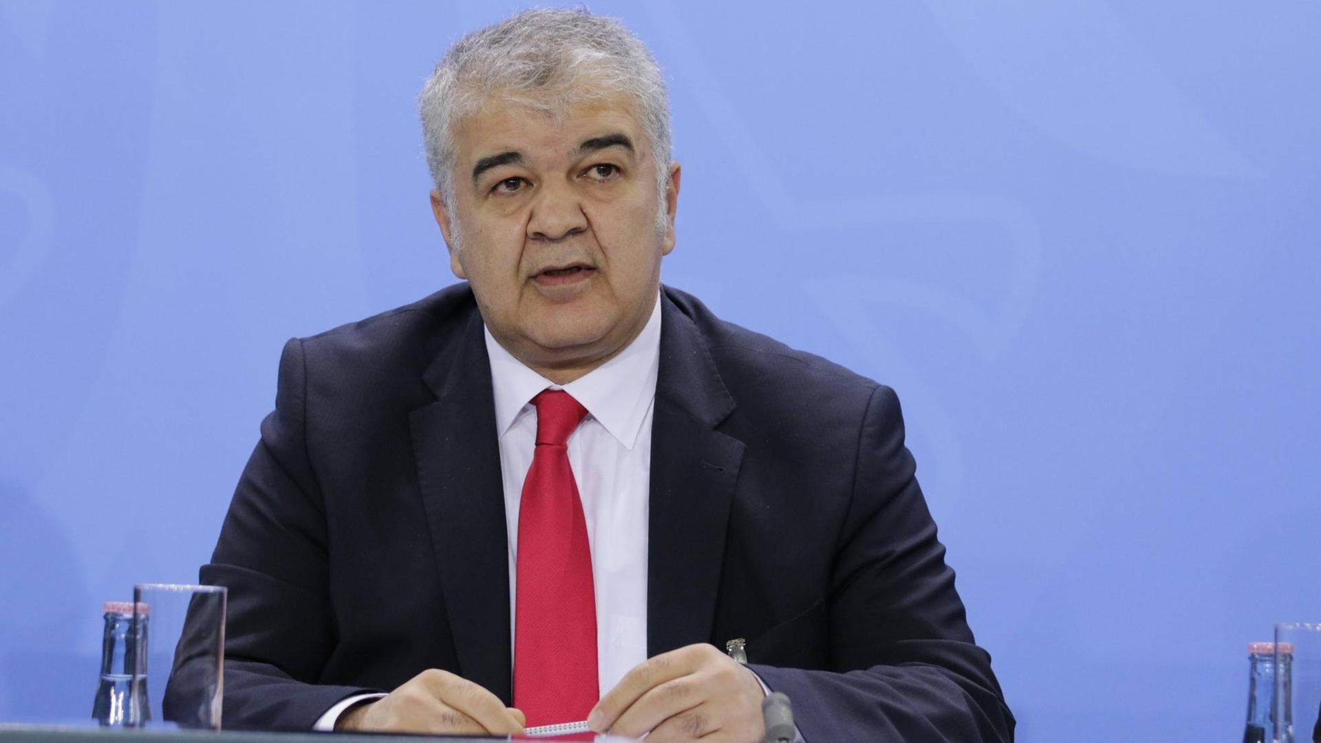 Der Vorsitzende der Türkischen Gemeinde in Deutschland, Sofuoglu. Der Vorsitzende der Türkischen Gemeinde in Deutschland, Sofuoglu.