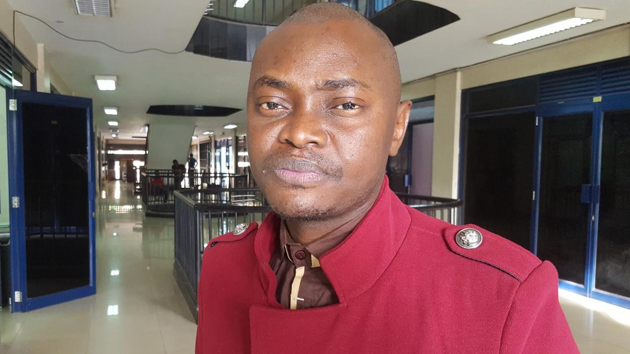 Norman Tumuhimbise, 33 Jahre, Leiter des "alternative movements", einer in Uganda gegründeten Jugendbewegung. Norman Tumuhimbise, 33 Jahre, Leiter des "alternative movements", einer in Uganda gegründeten Jugendbewegung.
