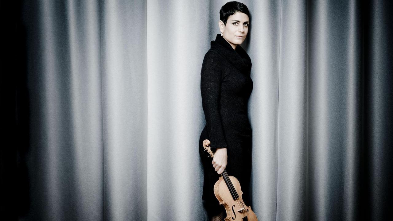 Die Schweizer Geigerin und Alte-Musik-Expertin Leila Schayegh Die Schweizer Geigerin und Alte-Musik-Expertin Leila Schayegh