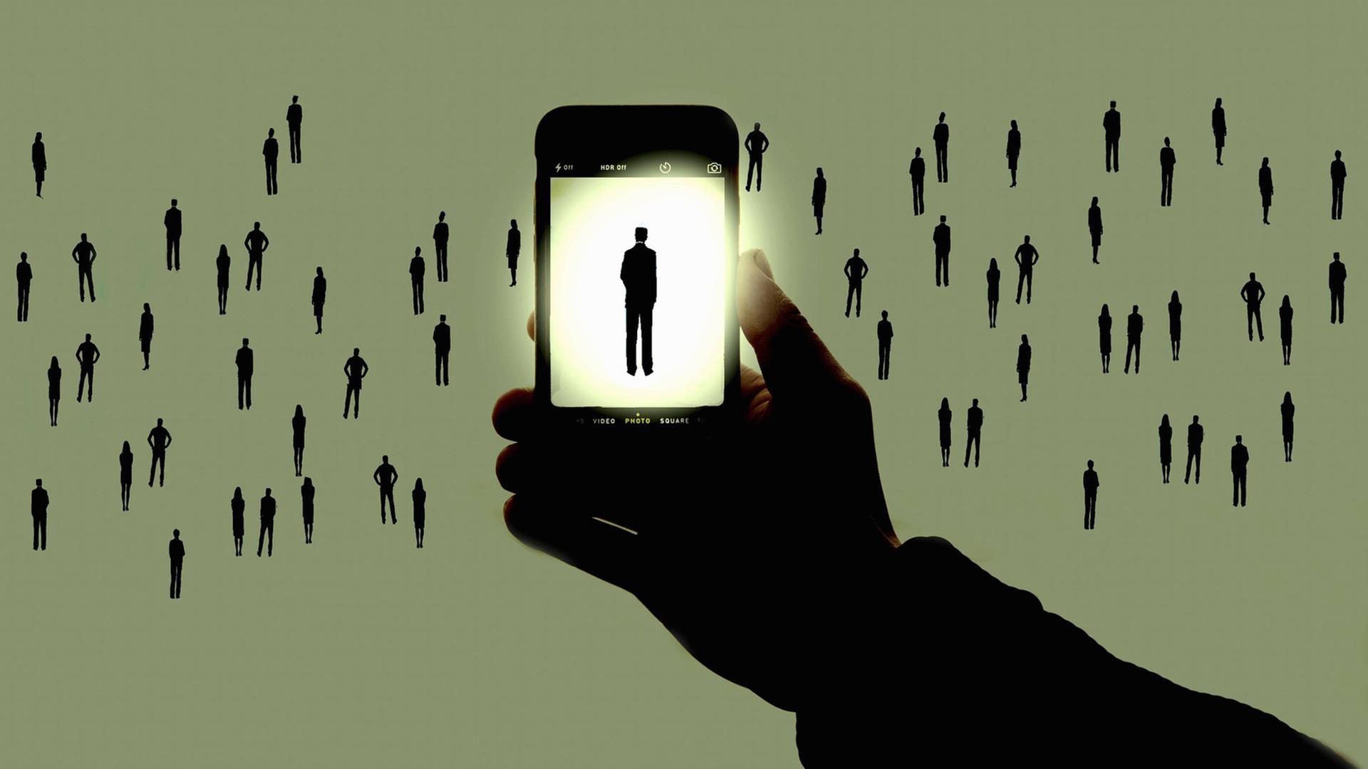 Geschäftsmann auf dem Display eines Smartphones, umgeben von weiteren Geschäftsleuten. Das Smartphone wird von einer Hand gehalten. Geschäftsmann auf dem Display eines Smartphones, umgeben von weiteren Geschäftsleuten. Das Smartphone wird von einer Hand gehalten.
