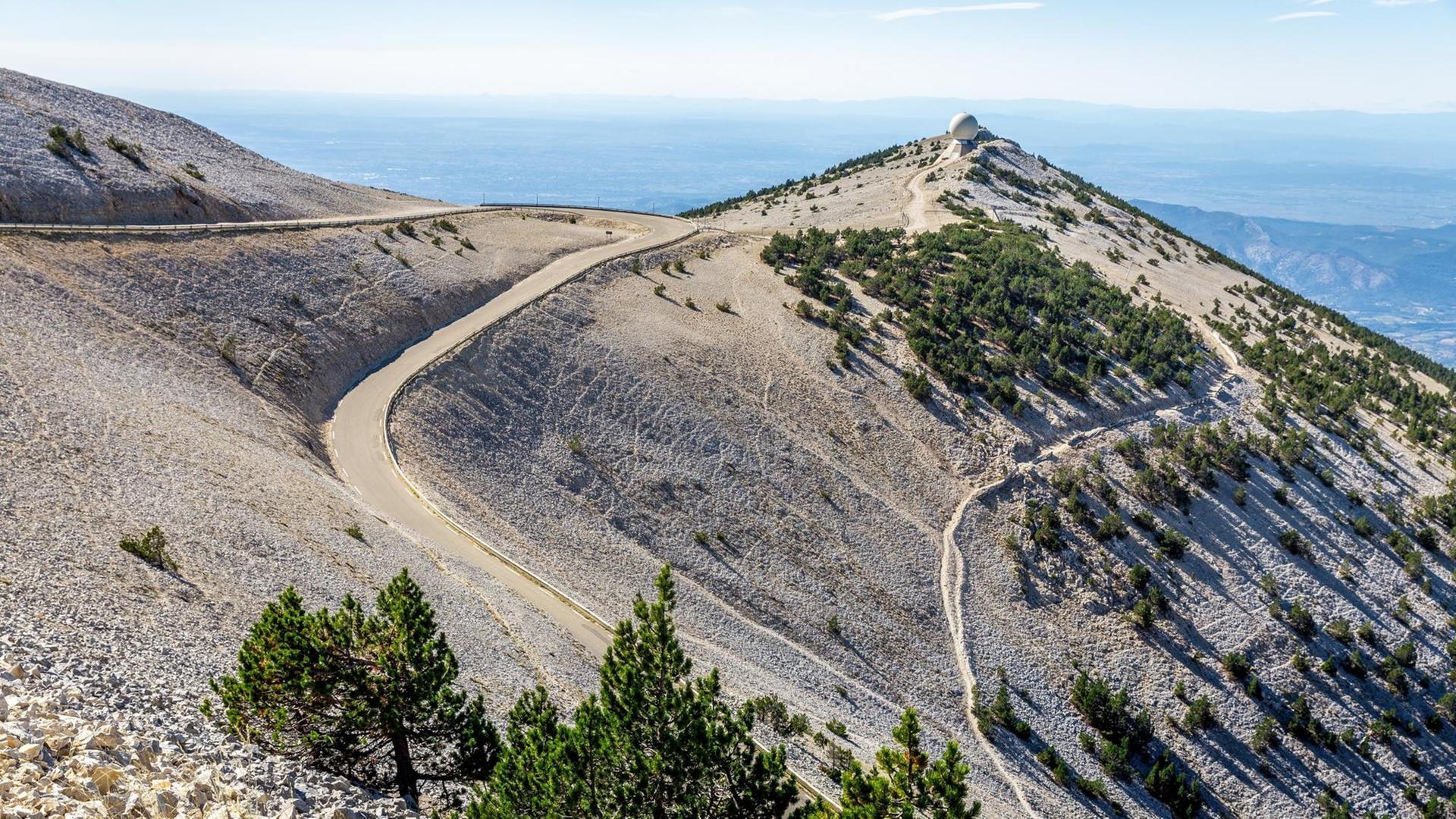 Der Mont Serein Ventoux in der Provence in Frankreich Der Mont Serein Ventoux in der Provence in Frankreich
