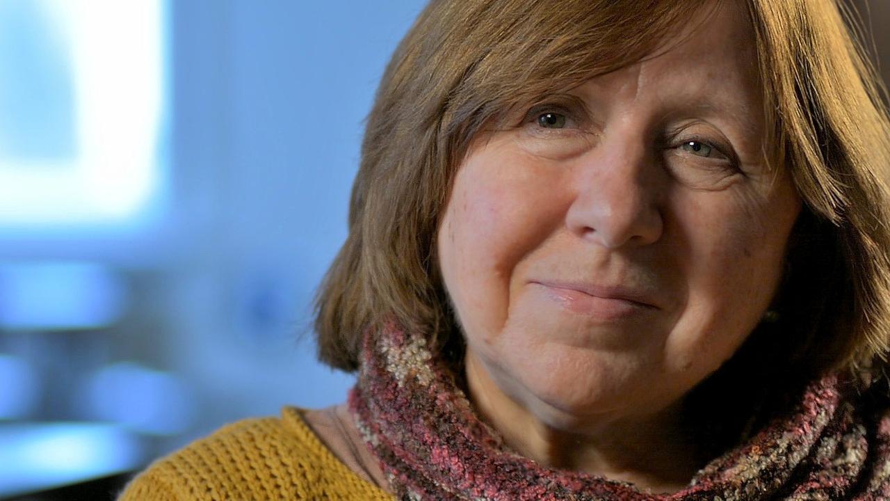 Die erste belarussische Literaturnobelpreisträgerin Swetlana Alexijewitsch im Portrait Die erste belarussische Literaturnobelpreisträgerin Swetlana Alexijewitsch im Portrait