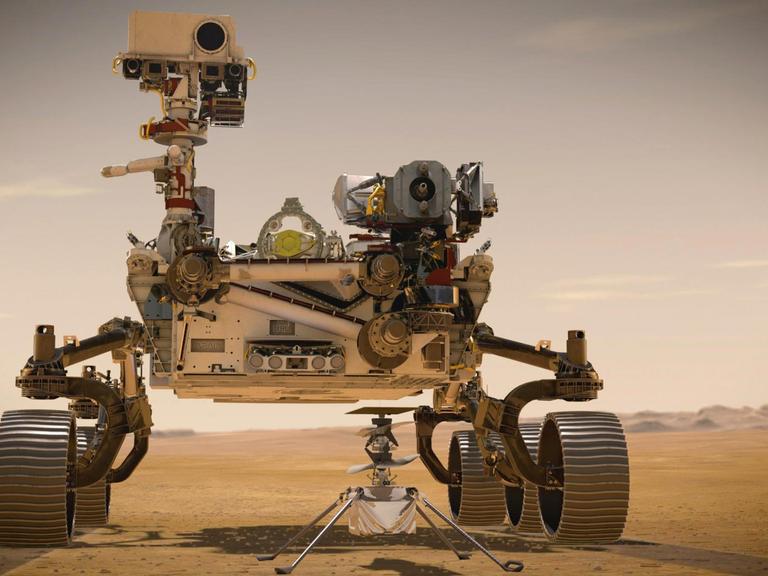 Modell des Marsrovers "Perseverance". Im Vordergrund der Mars Helikopter, der auf dem Roten Planeten zum Einsatz kommen soll.