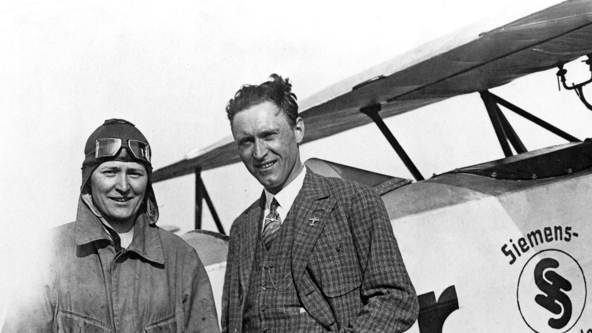Pionierin Marga von Etzdorf und Flugzeugbauer Gerhard Fieseler, um 1930. Pionierin Marga von Etzdorf und Flugzeugbauer Gerhard Fieseler, um 1930.