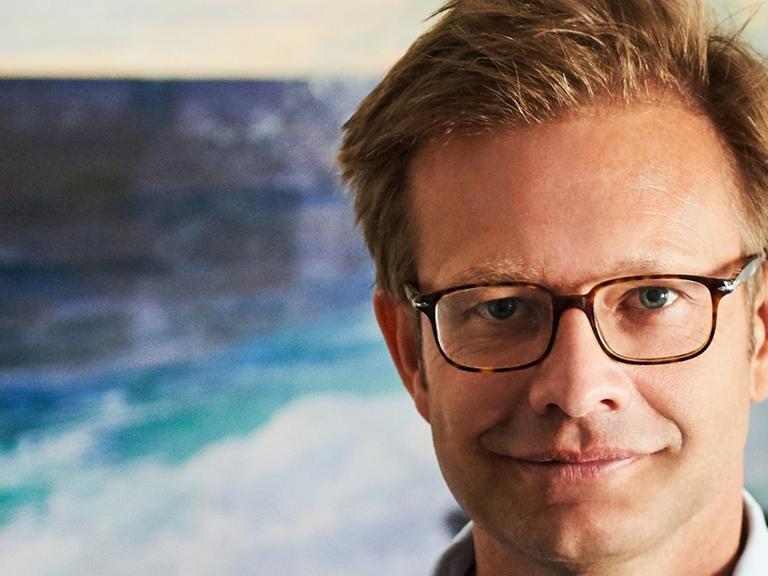 Zu sehen ist der Autor und Rowohlt-Verleger Florian Illies.