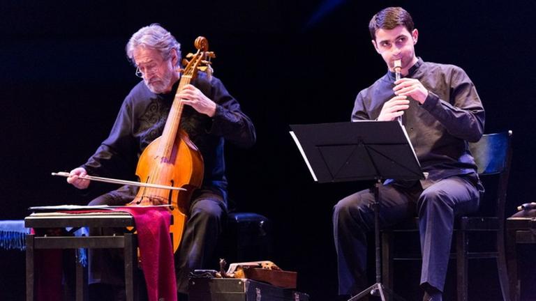 Der Gambist Jordi Savall und der armenische Duduk-Spieler Haïg Sarikouyoumdjian beim Styriarte Konzert 2015. Der Gambist Jordi Savall und der armenische Duduk-Spieler Haïg Sarikouyoumdjian beim Styriarte Konzert 2015.