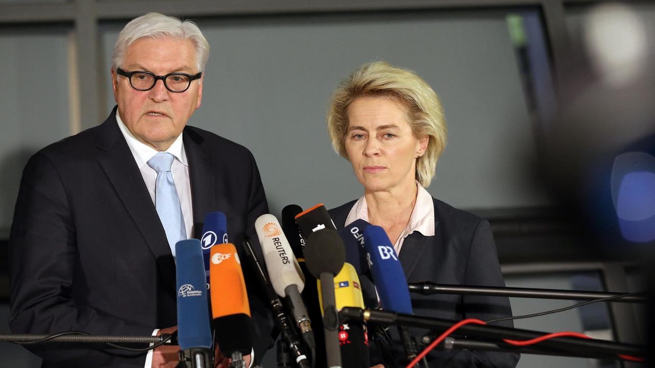 Außenminister Steinmeier und Verteidigungsministerin von der Leyen im Reichstagsgebäude in Berlin Außenminister Steinmeier und Verteidigungsministerin von der Leyen im Reichstagsgebäude in Berlin