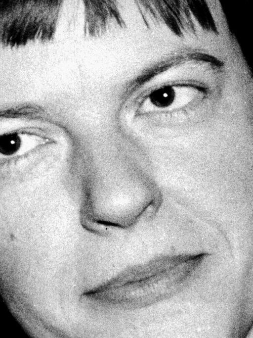 Schwarz-Weiß-Porträt der Schriftstellerin Ingeborg Bachmann
