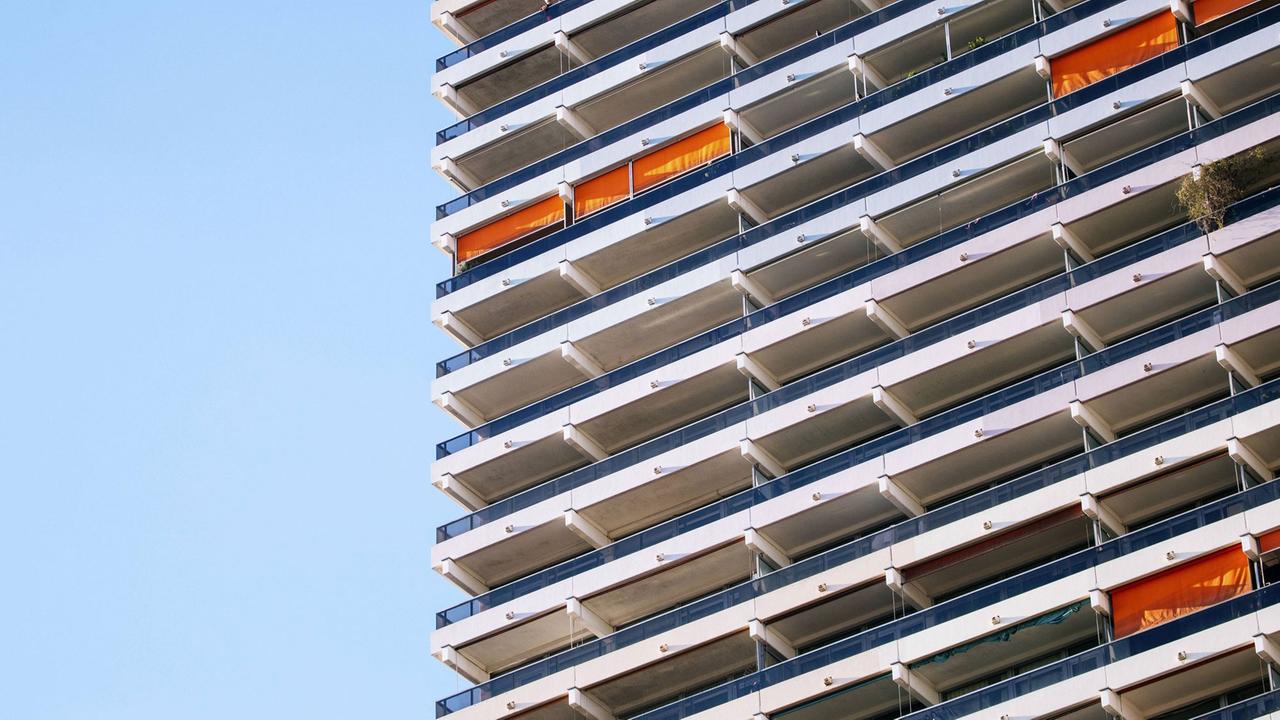 Blick auf ein Wohnhochhaus in Köln Blick auf ein Wohnhochhaus in Köln