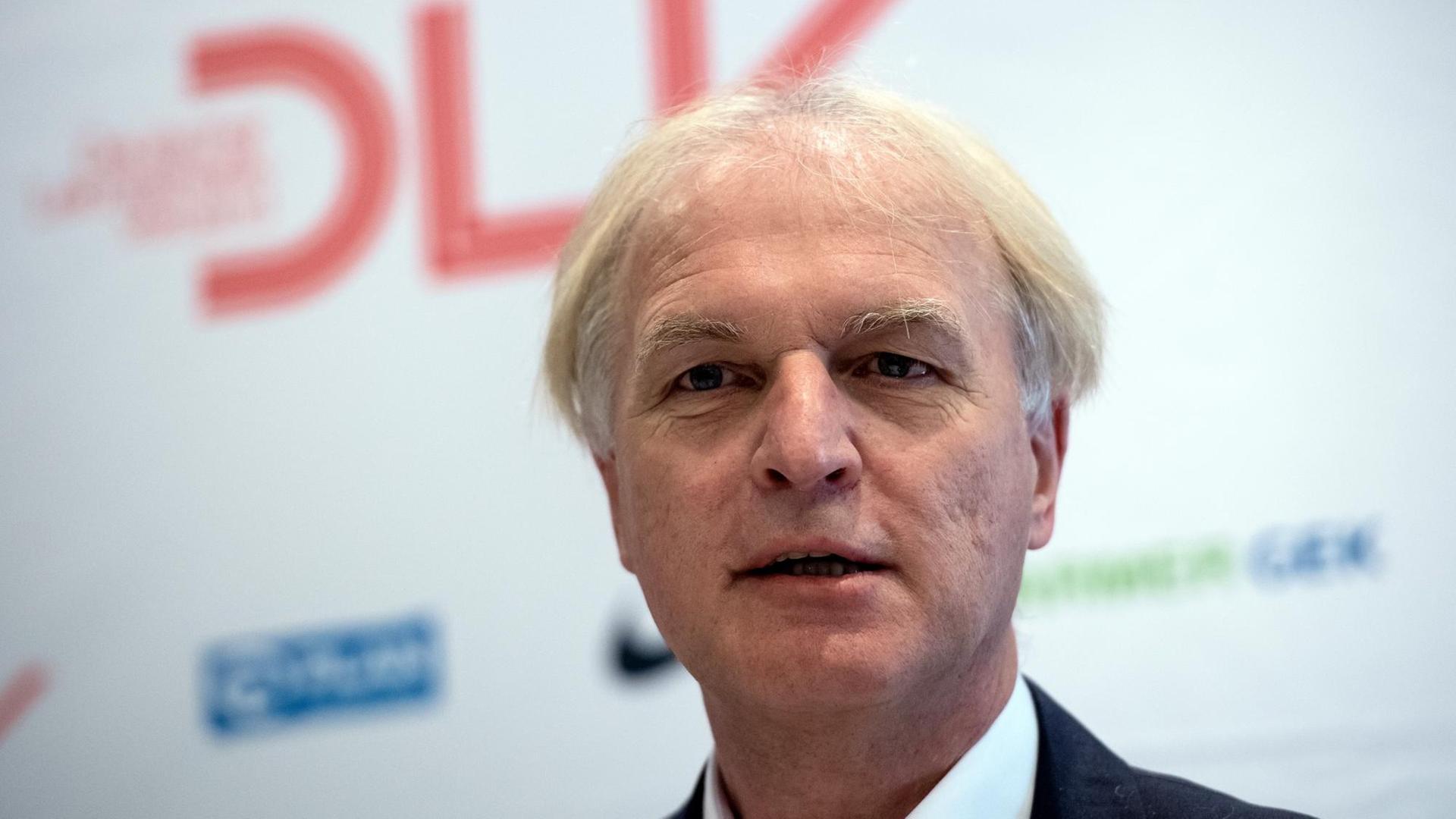 DLV-Präsident Clemens Prokop spricht während einer Pressekonferenz. DLV-Präsident Clemens Prokop spricht während einer Pressekonferenz.