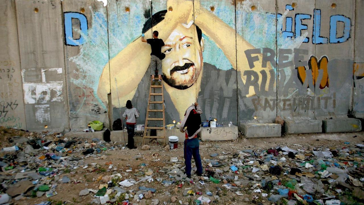 Porträt von Marwan Barghouti auf Grenzwall zu Israel.