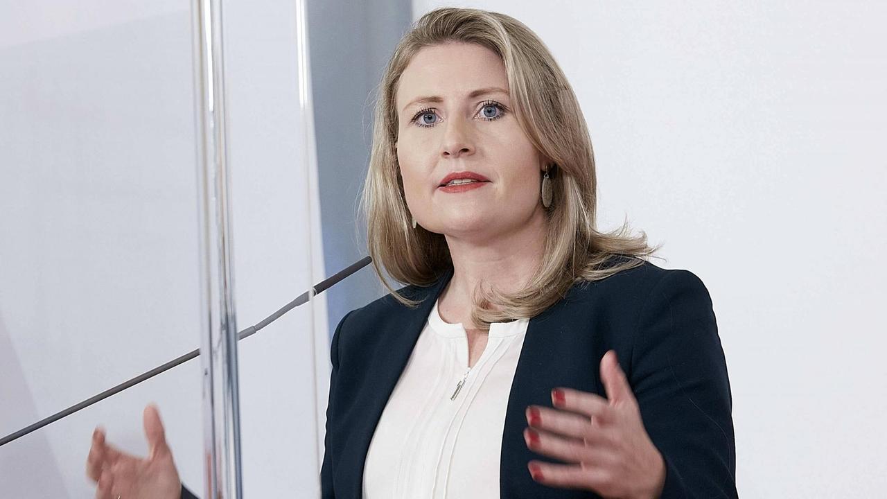 Porträt der Integrationsministerin Susanne Raab (ÖVP ) in Österreich, 2020. Porträt der Integrationsministerin Susanne Raab (ÖVP ) in Österreich, 2020.