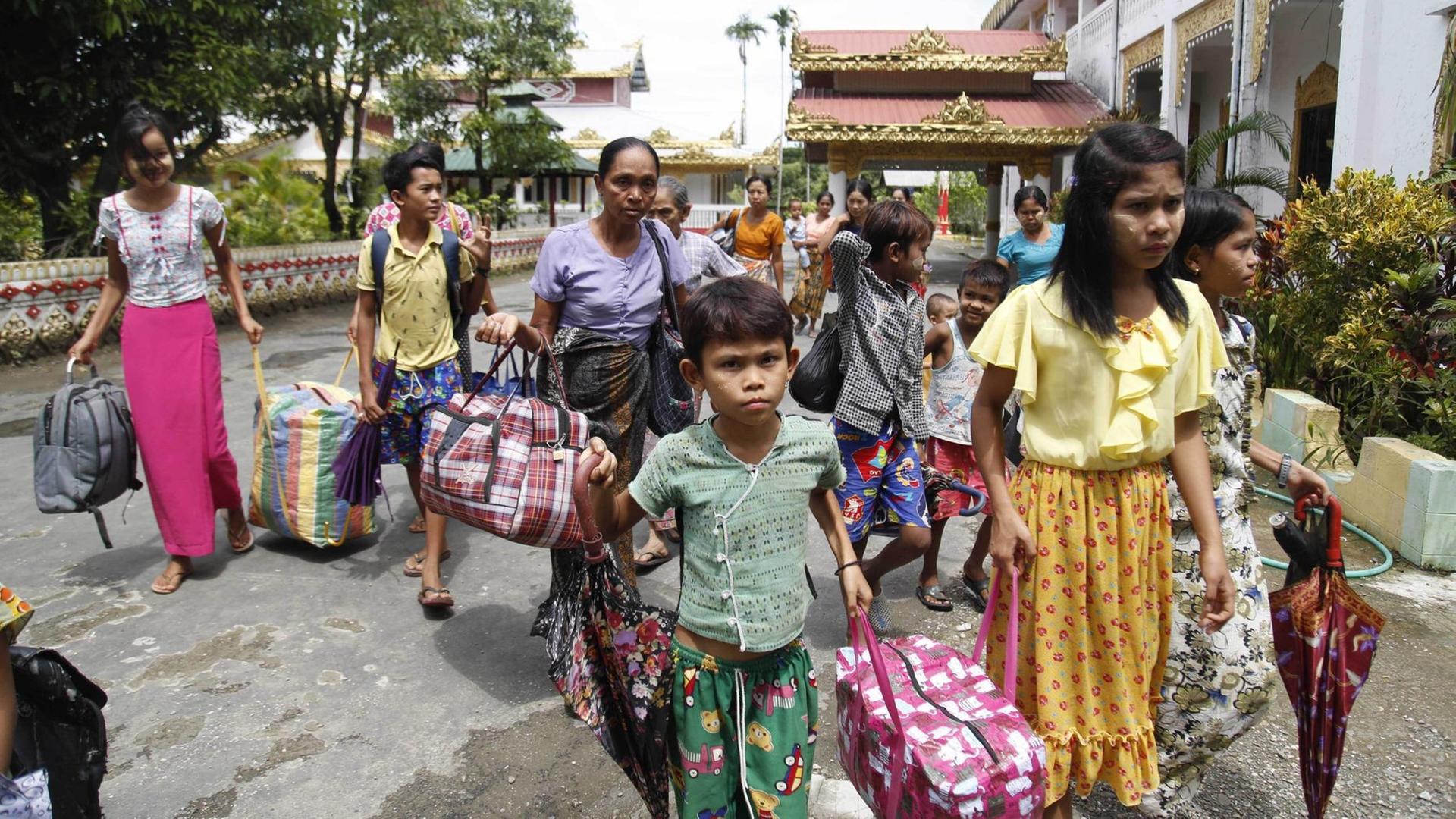 Das Foto zeigt Flüchtlinge aus der Stadt Rakhine in Myanmar.