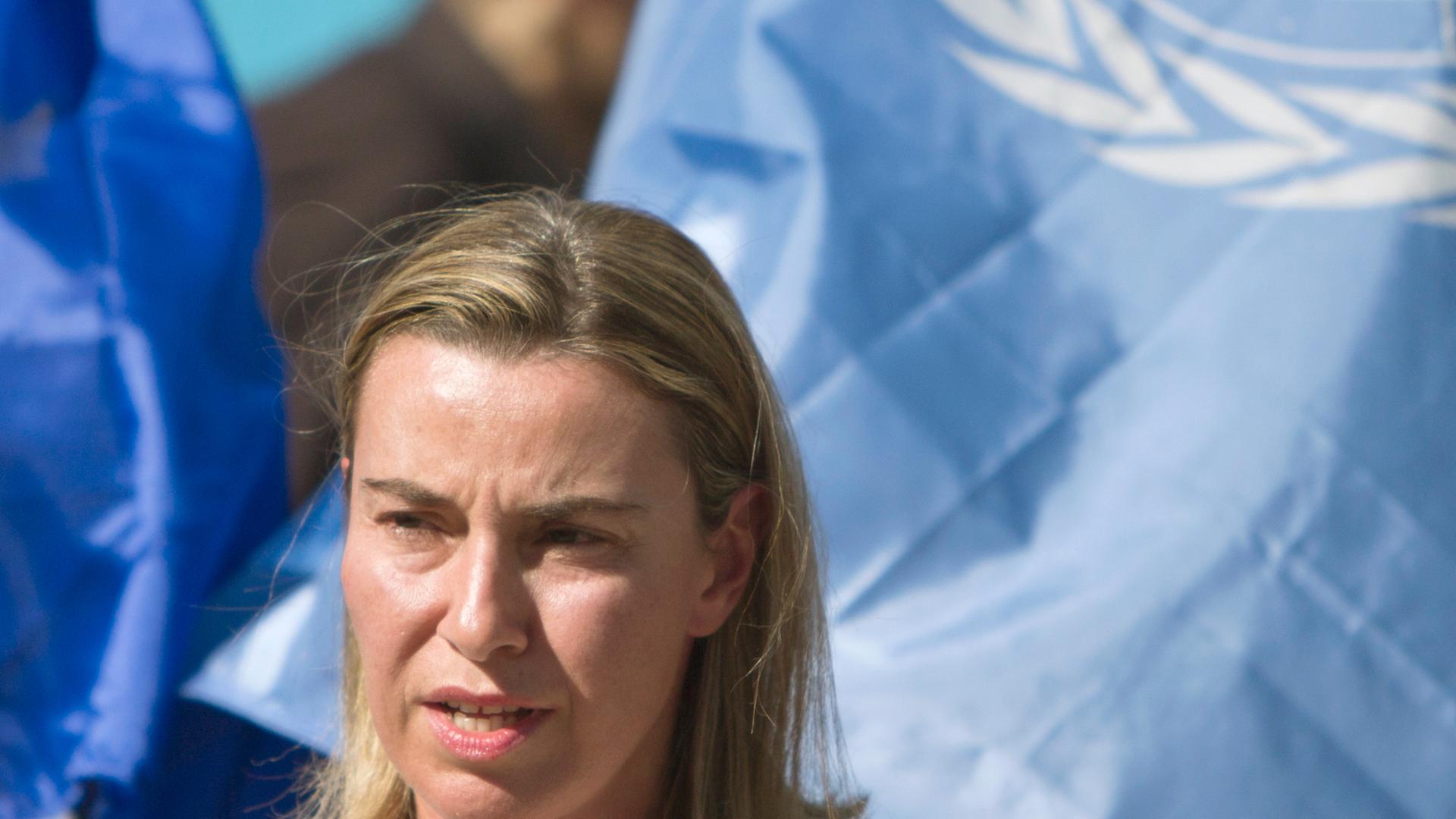 Die EU-Außenbeauftragte Federica Mogherini bei ihrem Besuch einer Schule in Gaza-Stadt. Die EU-Außenbeauftragte Federica Mogherini bei ihrem Besuch einer Schule in Gaza-Stadt.