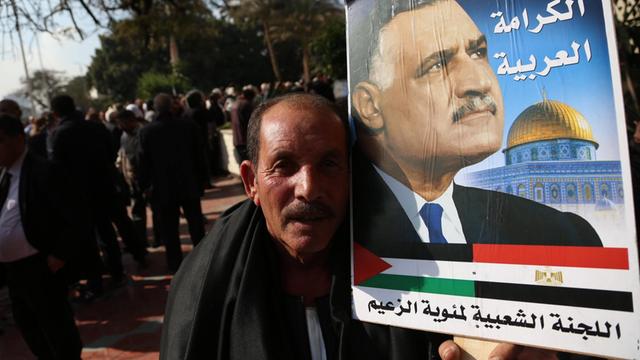 (180115) -- CAIRO, Jan. 15, 2018 -- An Egyptian attends the birth centennial celebration of Egypt s late nationalist leader Gamal Abdel-Nasser in Cairo, Egypt, on Jan. 15, 2018. ) (swt) EGYPT-CAIRO-NASSER-ANNIVERSARY AhmedxGomaa PUBLICATIONxNOTxINxCHN