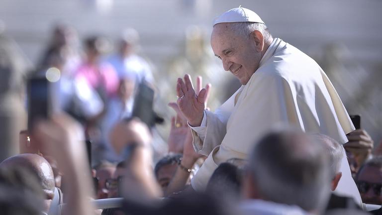 Papst Franziskus während einer Audienz auf dem Petersplatz