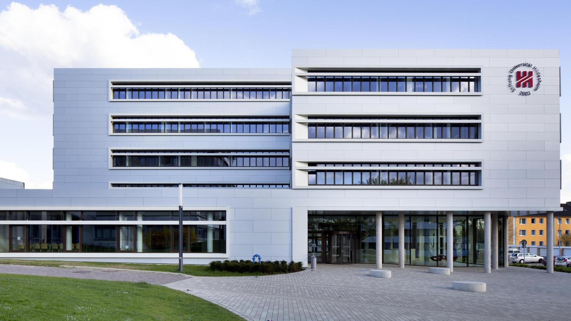 Hauptcampus der Universität Hildesheim, Gebäude N, Forum und Hörsaalgebäude, Marienburger Höhe, Hildesheim, Niedersachsen, Deutschland, Europa | Verwendung weltweit, Keine Weitergabe an Wiederverkäufer. Hauptcampus der Universität Hildesheim, Gebäude N, Forum und Hörsaalgebäude, Marienburger Höhe, Hildesheim, Niedersachsen, Deutschland, Europa | Verwendung weltweit, Keine Weitergabe an Wiederverkäufer.