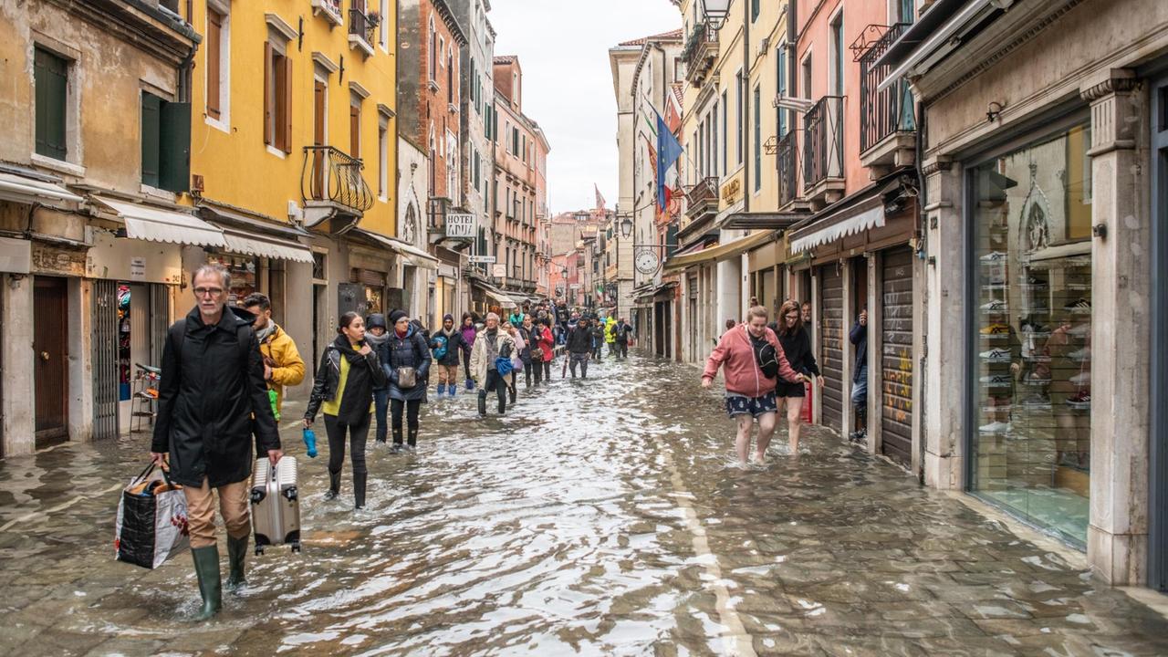 Das Foto zeigt, wie das Hochwasser am 15. November 2019 das Gebiet von Cannaregio in Venedig überschwemmte. Das Foto zeigt, wie das Hochwasser am 15. November 2019 das Gebiet von Cannaregio in Venedig überschwemmte.