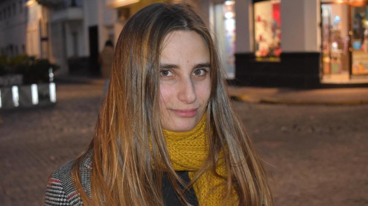 Die Autorin Tamara Tenenbaum, aufgenommen auf der Straße. Die Autorin Tamara Tenenbaum, aufgenommen auf der Straße.