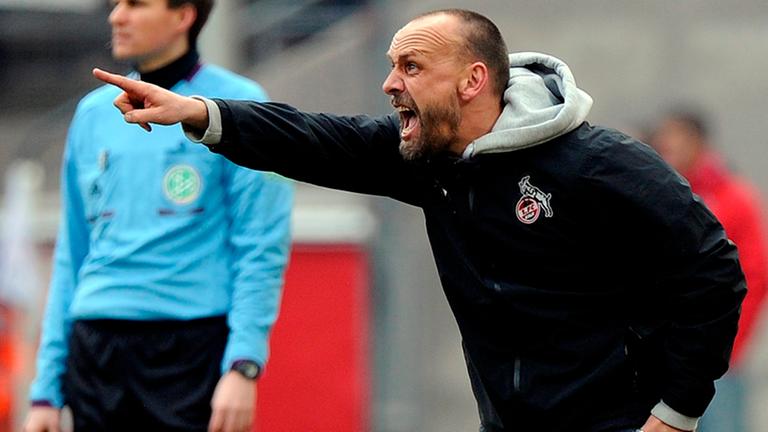 Holger Stanislawski am 31.03.2013 als Coach des 1. FC Köln im Spiel gegen SSV Jahn Regensburg Holger Stanislawski am 31.03.2013 als Coach des 1. FC Köln im Spiel gegen SSV Jahn Regensburg