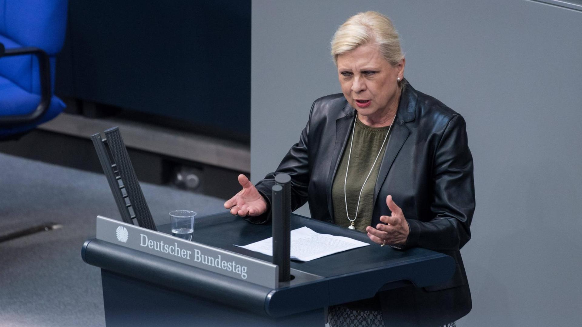 Die SPD-Politikerin Hilde Mattheis (SPD) in einer Parlamentsdebatte 2020 Die SPD-Politikerin Hilde Mattheis (SPD) in einer Parlamentsdebatte 2020