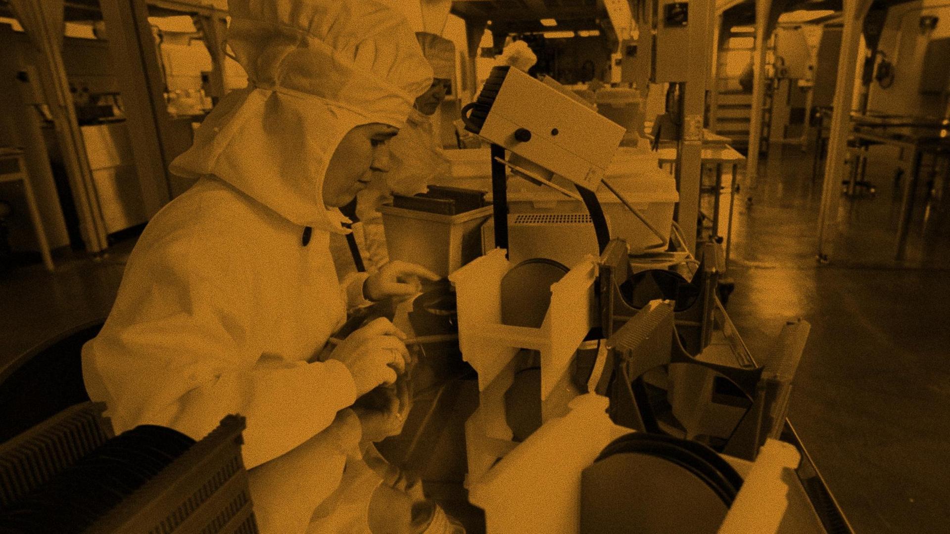VEB Spurenmetalle Freiberg, April 1989. Der Betrieb war zu DDR-Zeiten Entwickler und Produzent von Reinststoffen und Halbleitergrundmaterial für die gesamte elektronische Bauelementeindustrie der DDR. VEB Spurenmetalle Freiberg, April 1989. Der Betrieb war zu DDR-Zeiten Entwickler und Produzent von Reinststoffen und Halbleitergrundmaterial für die gesamte elektronische Bauelementeindustrie der DDR.