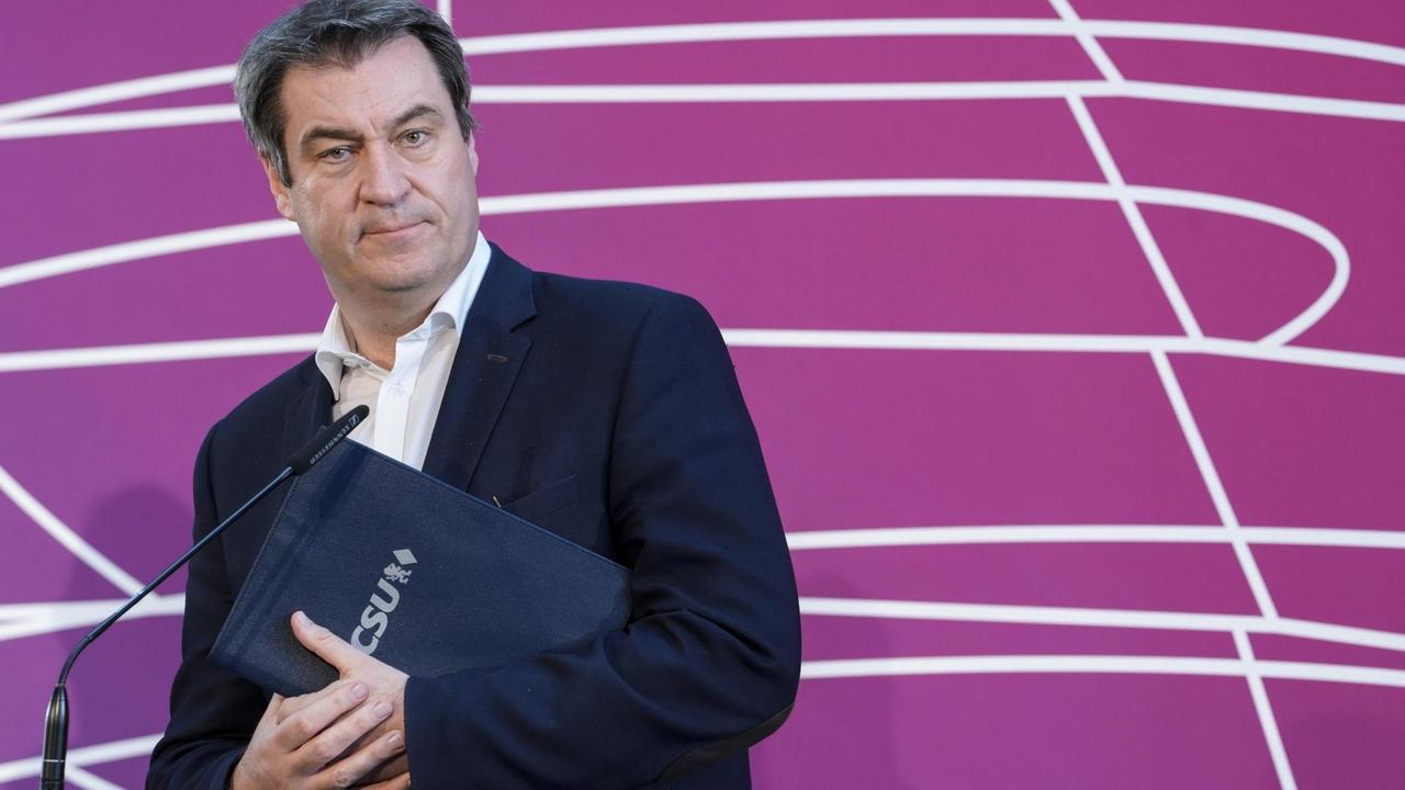 Markus Söder im Porträt mit Blick in die Kamera bei der Pressekonferenz zur Klausurtagung des Geschäftsführenden Vorstands der CDU/CSU. Markus Söder im Porträt mit Blick in die Kamera bei der Pressekonferenz zur Klausurtagung des Geschäftsführenden Vorstands der CDU/CSU.