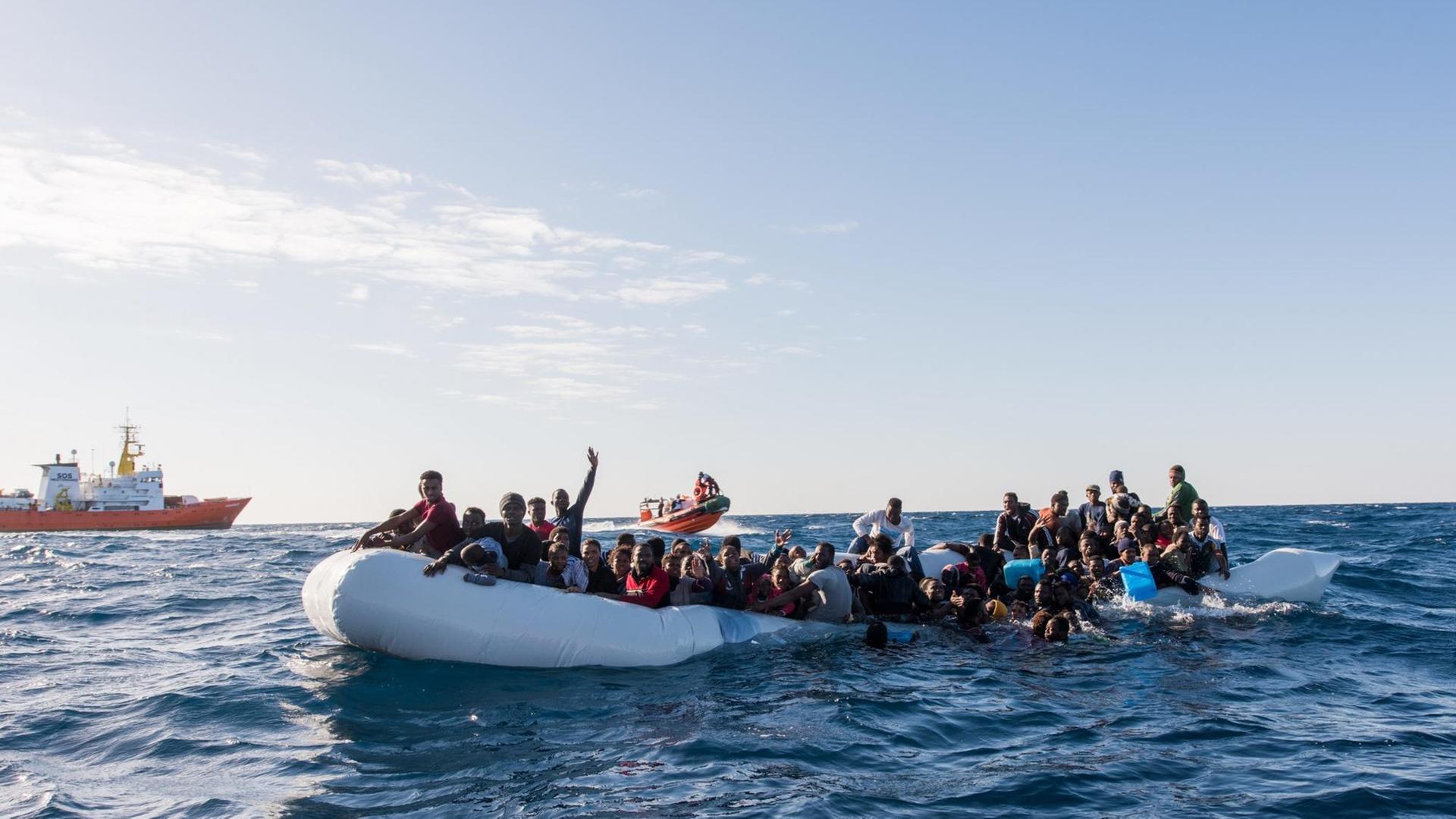 Such- und Rettungsmission im Mittelmeer vor der libyschen Küste am 27. Januar 2018 Such- und Rettungsmission im Mittelmeer vor der libyschen Küste am 27. Januar 2018