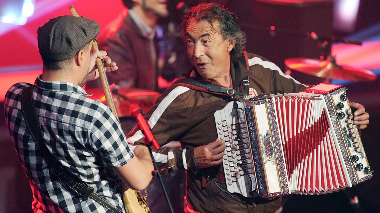 Der Musiker Hubert von Goisern tritt am 10.10.2014 in München bei einer Fernseh-Gala auf. Der Musiker Hubert von Goisern tritt am 10.10.2014 in München bei einer Fernseh-Gala auf.