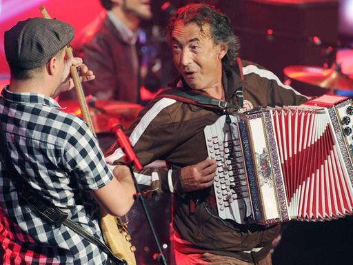 Der Musiker Hubert von Goisern tritt am 10.10.2014 in München bei einer Fernseh-Gala auf.