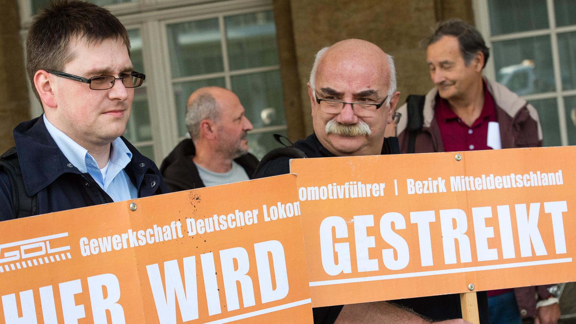Streikende Lokführer - viele Gewerkschaften sehen die Pläne zur Tarifeinheit kritisch Streikende Lokführer - viele Gewerkschaften sehen die Pläne zur Tarifeinheit kritisch
