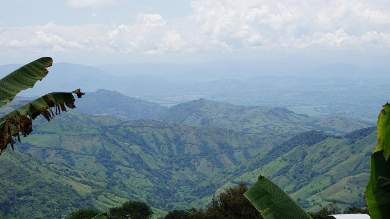Panorama einer bergigen Landschaft in Kolumbien.