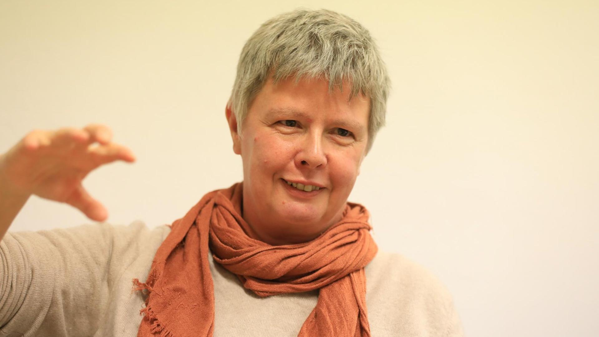Katina Schubert, Landesvorsitzende der Partei DIE LINKE Berlin ; fotografiert beim Interview in ihrem Büro im Karl-Liebknecht-Haus in Berlin-Mitte. Foto: Thilo Rückeis, TSP | Verwendung weltweit Katina Schubert, Landesvorsitzende der Partei DIE LINKE Berlin ; fotografiert beim Interview in ihrem Büro im Karl-Liebknecht-Haus in Berlin-Mitte. Foto: Thilo Rückeis, TSP | Verwendung weltweit
